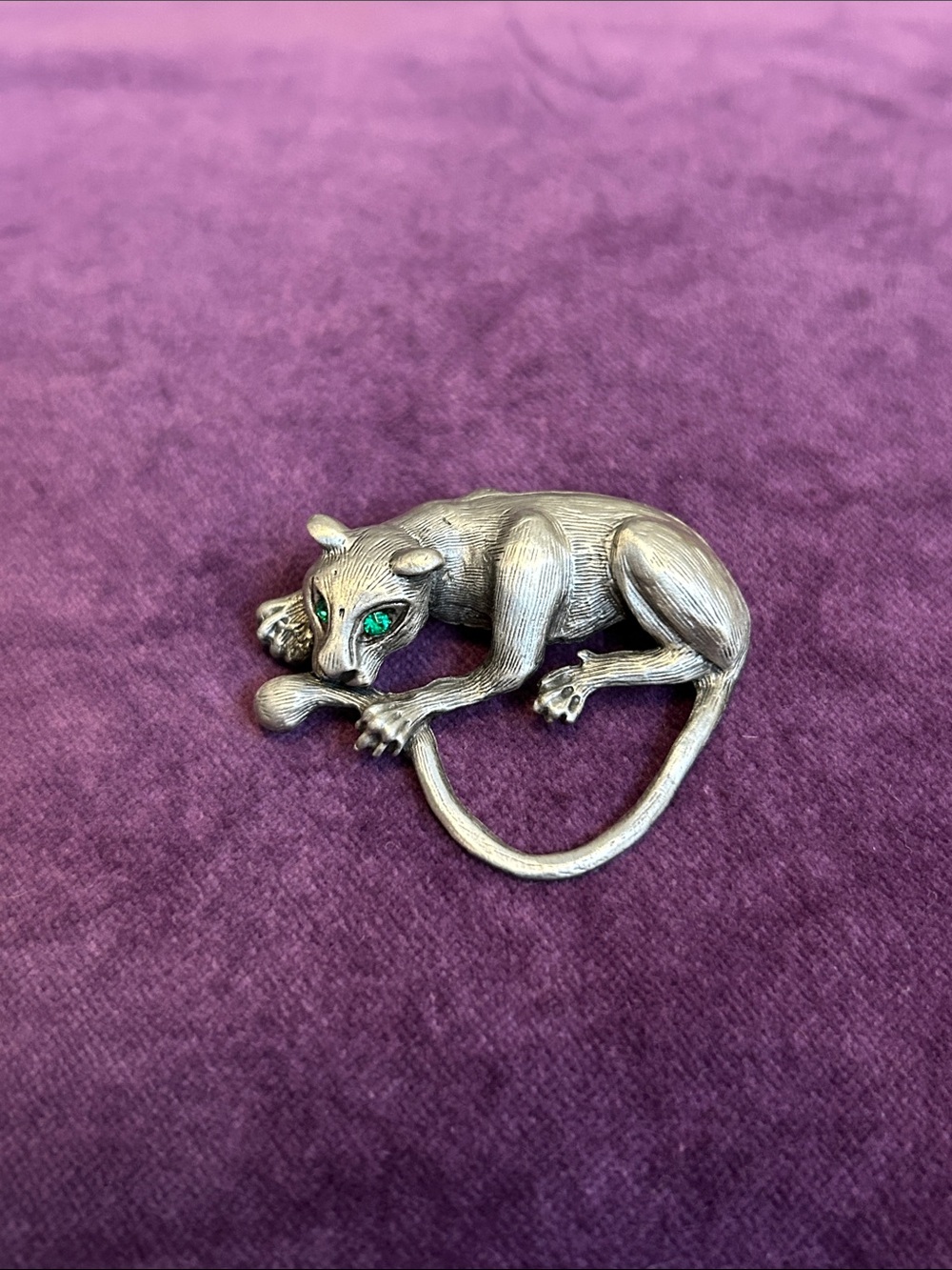 Gorgeous Silver-tone Cat Brooch with Green Eyes